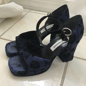 90s vintage Steve Madden navy blue platform shoes